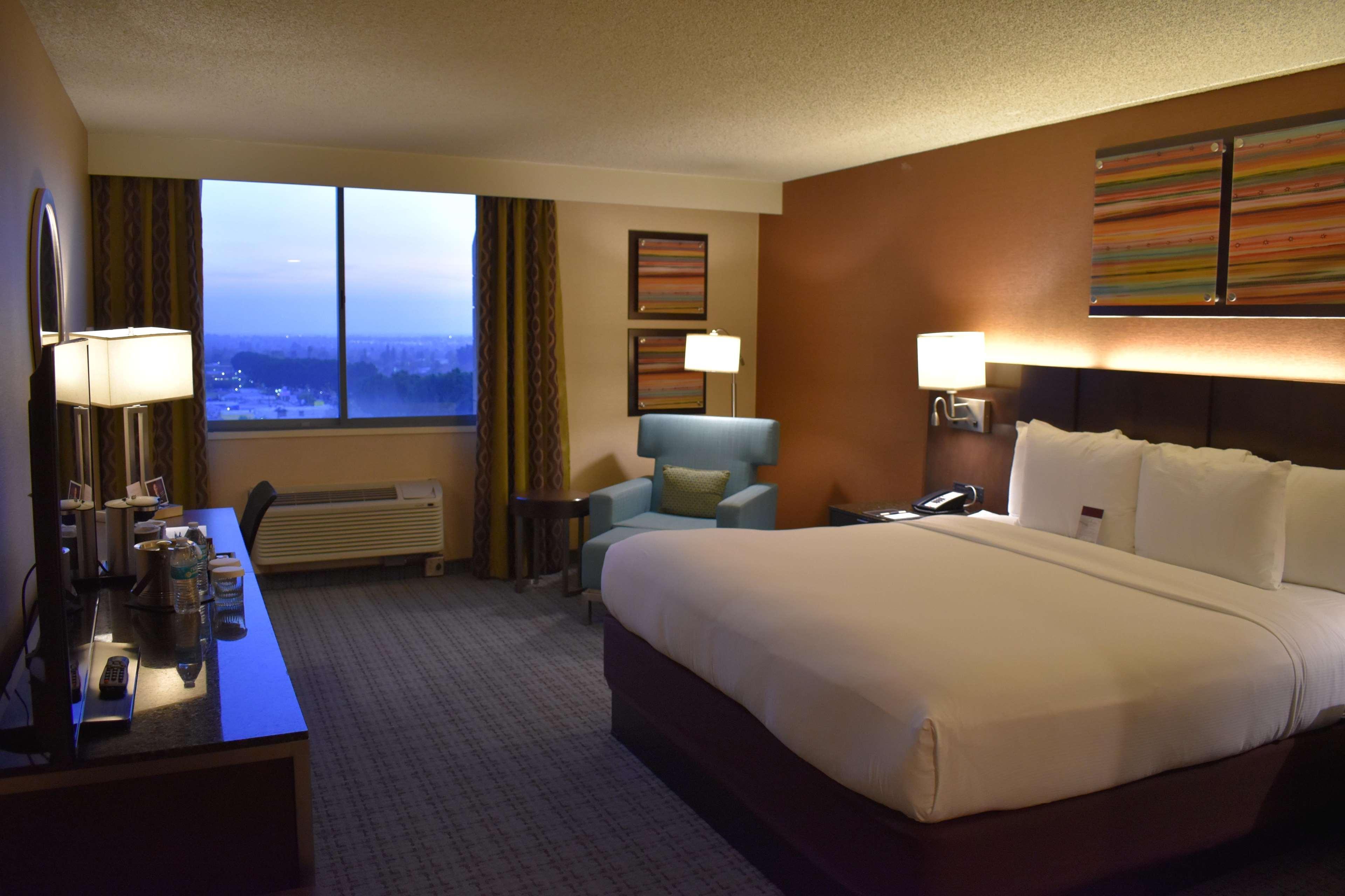 Doubletree By Hilton Whittier Hotel Ngoại thất bức ảnh