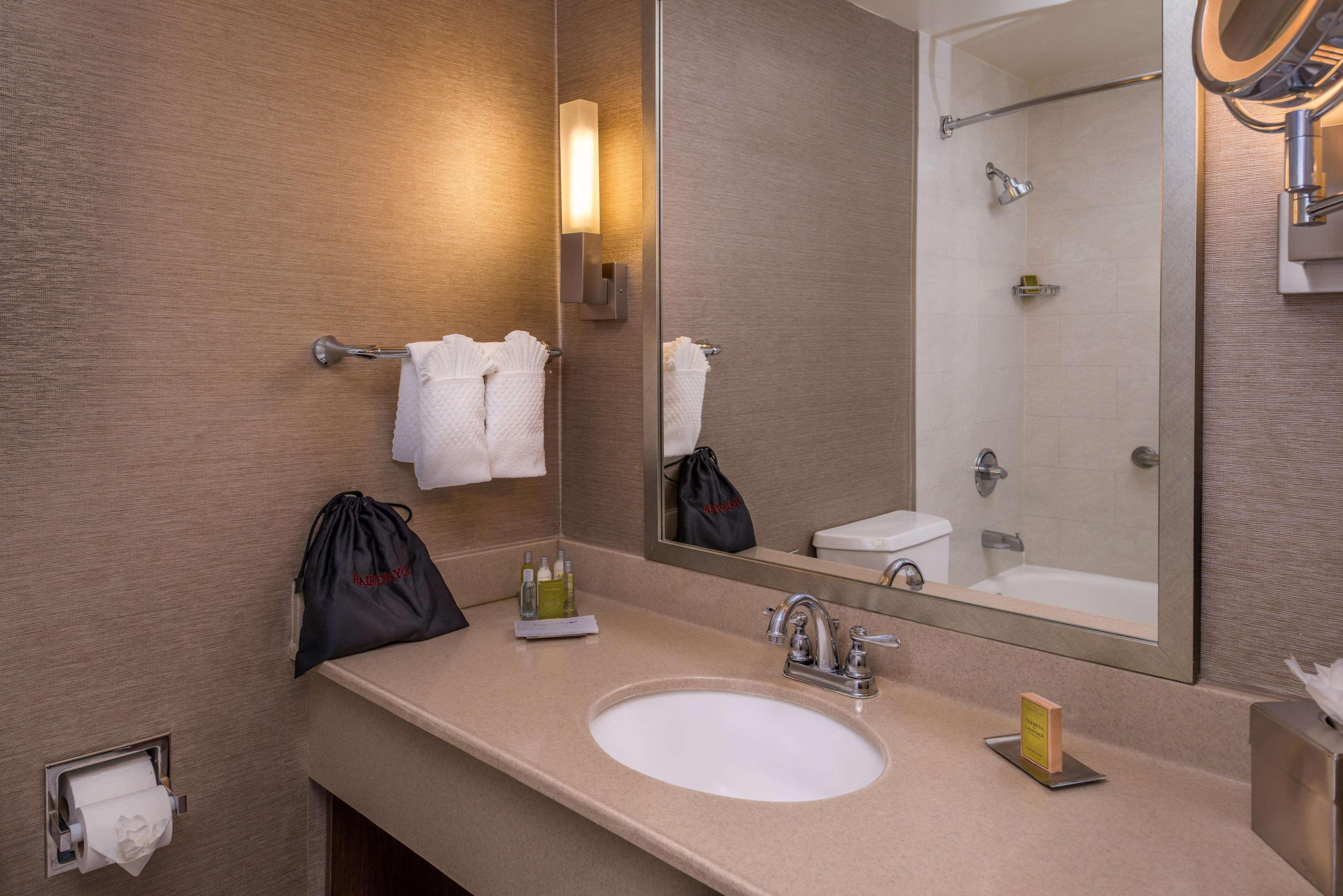 Doubletree By Hilton Whittier Hotel Phòng bức ảnh