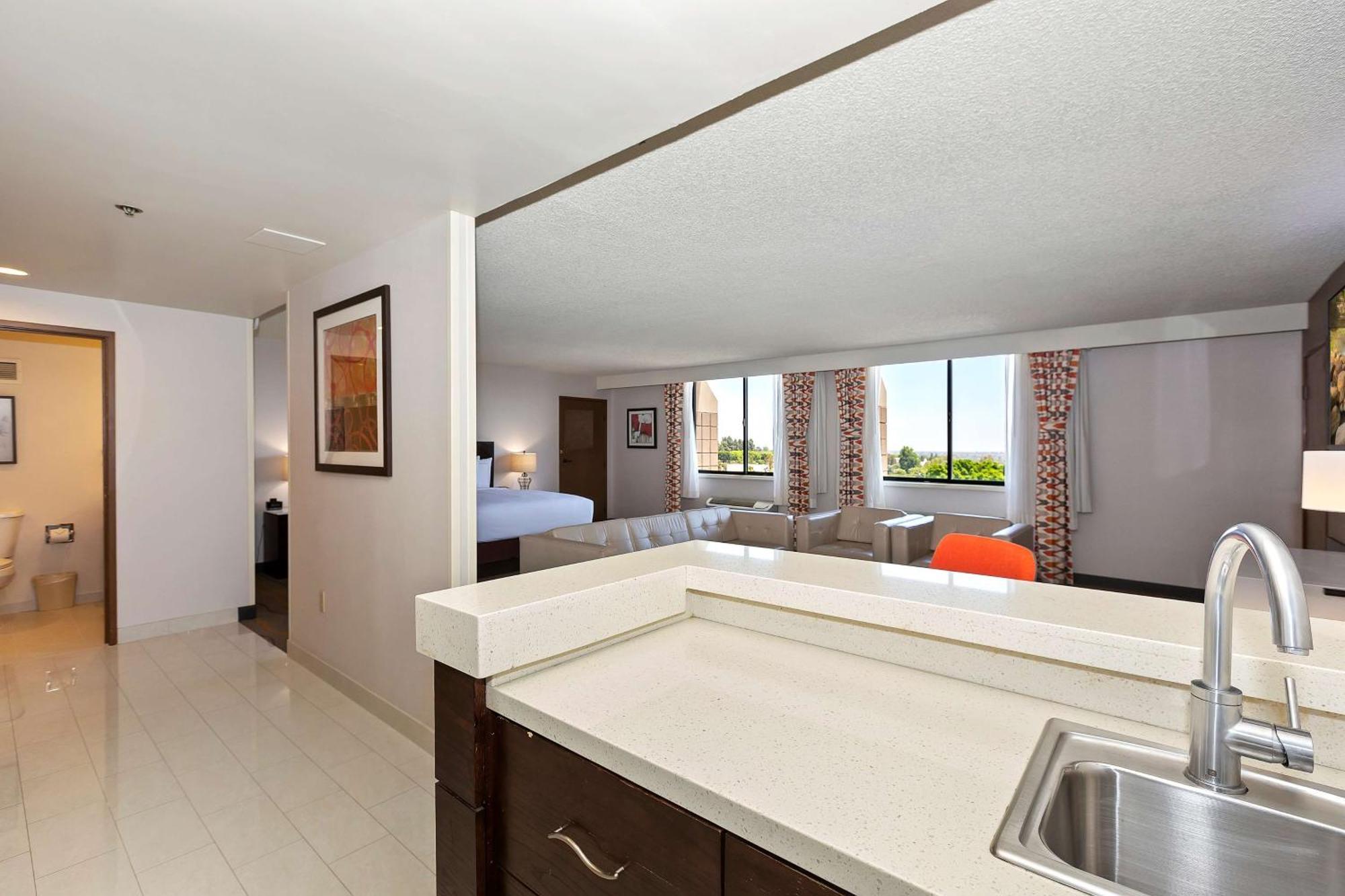 Doubletree By Hilton Whittier Hotel Ngoại thất bức ảnh