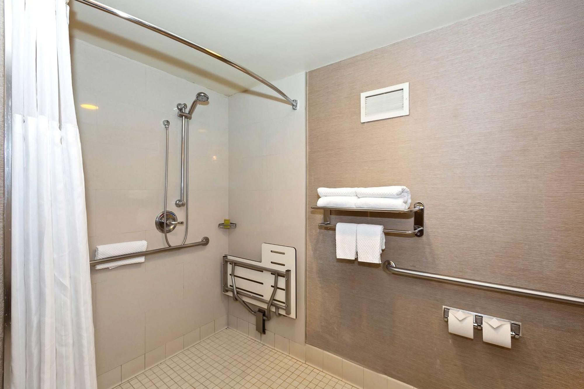 Doubletree By Hilton Whittier Hotel Ngoại thất bức ảnh