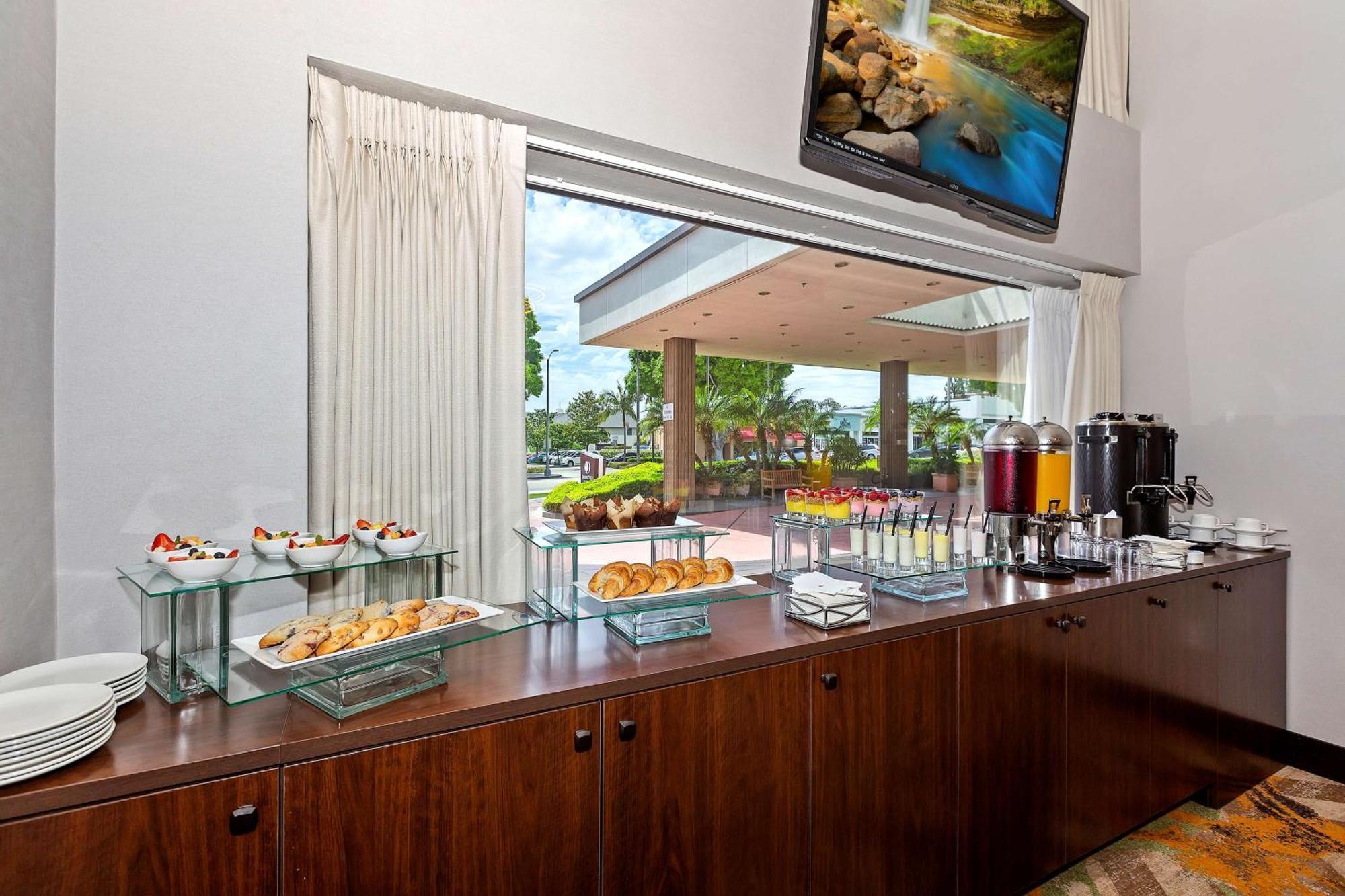 Doubletree By Hilton Whittier Hotel Ngoại thất bức ảnh