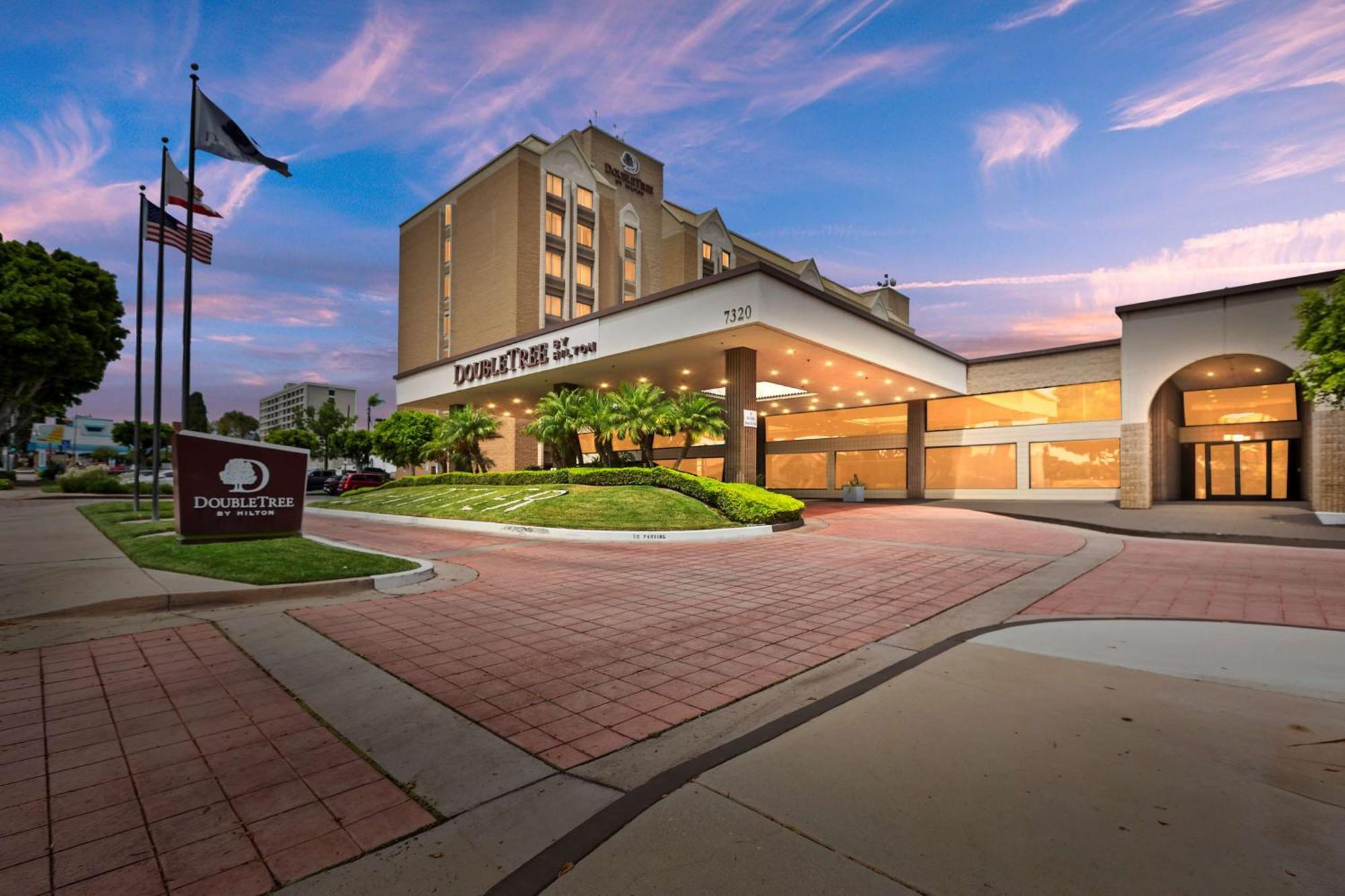 Doubletree By Hilton Whittier Hotel Ngoại thất bức ảnh