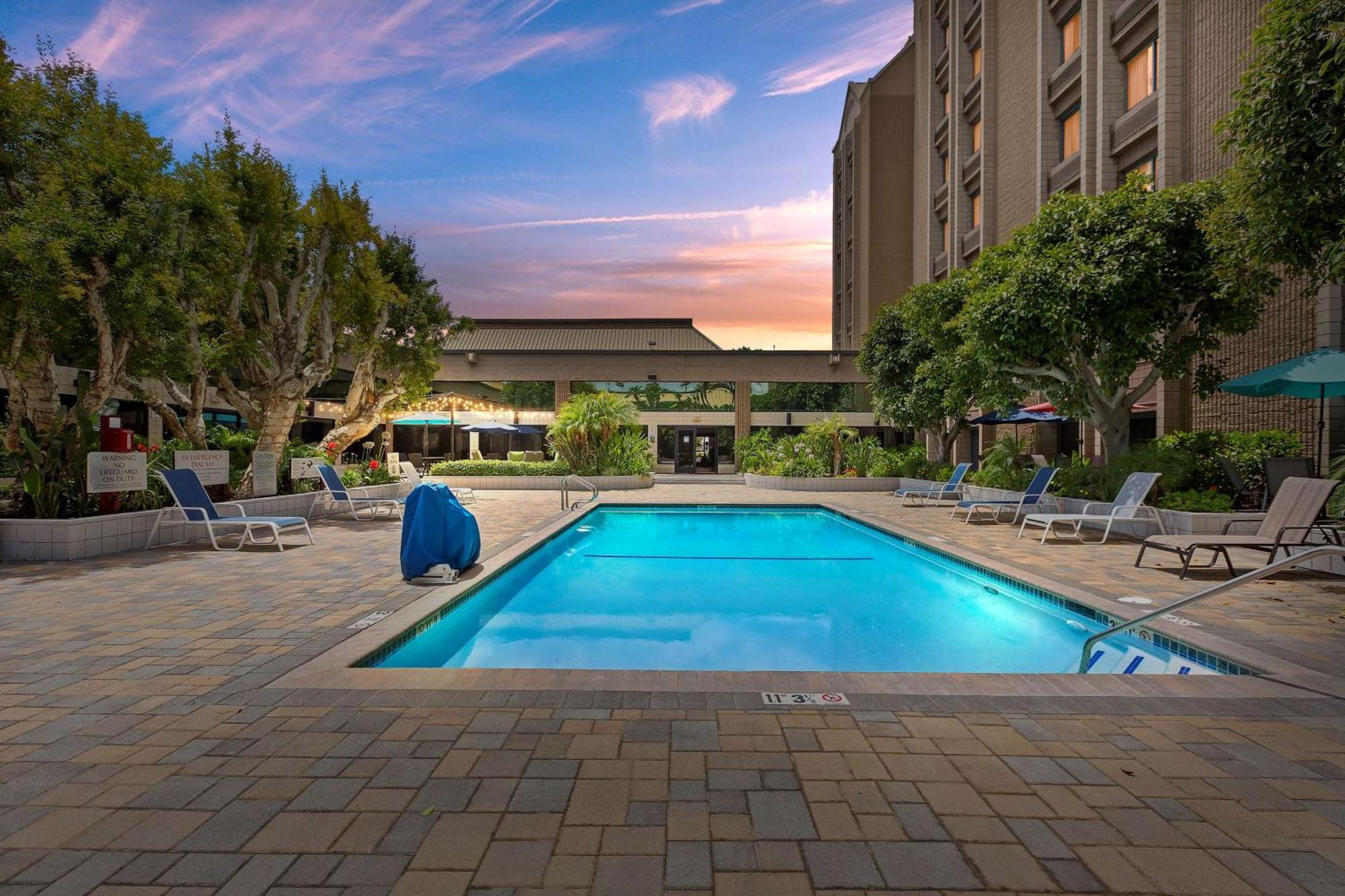 Doubletree By Hilton Whittier Hotel Ngoại thất bức ảnh